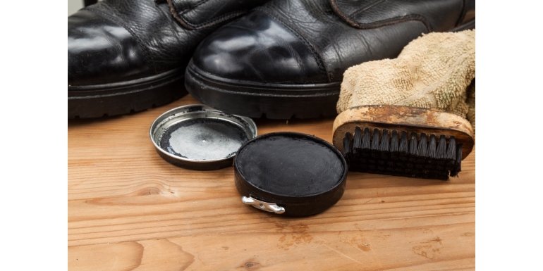 Czyszczenie butów materiałowych